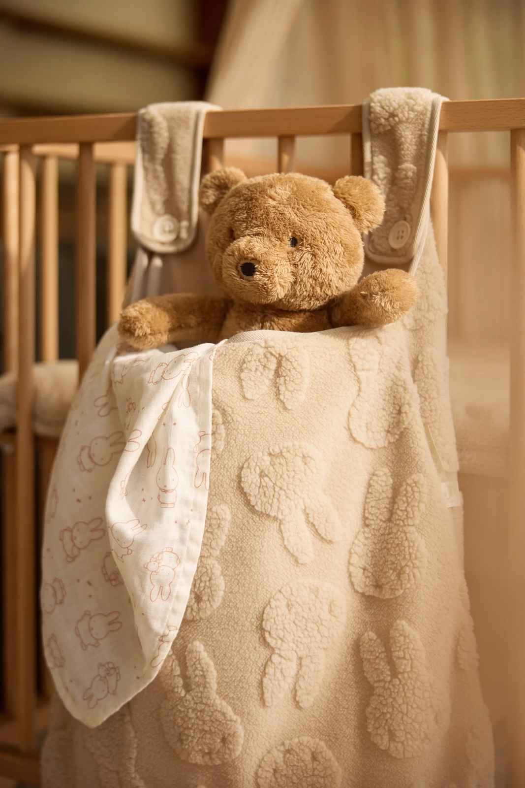 Jollein beebitarvete hoiukott – Miffy Jacquard Teddy